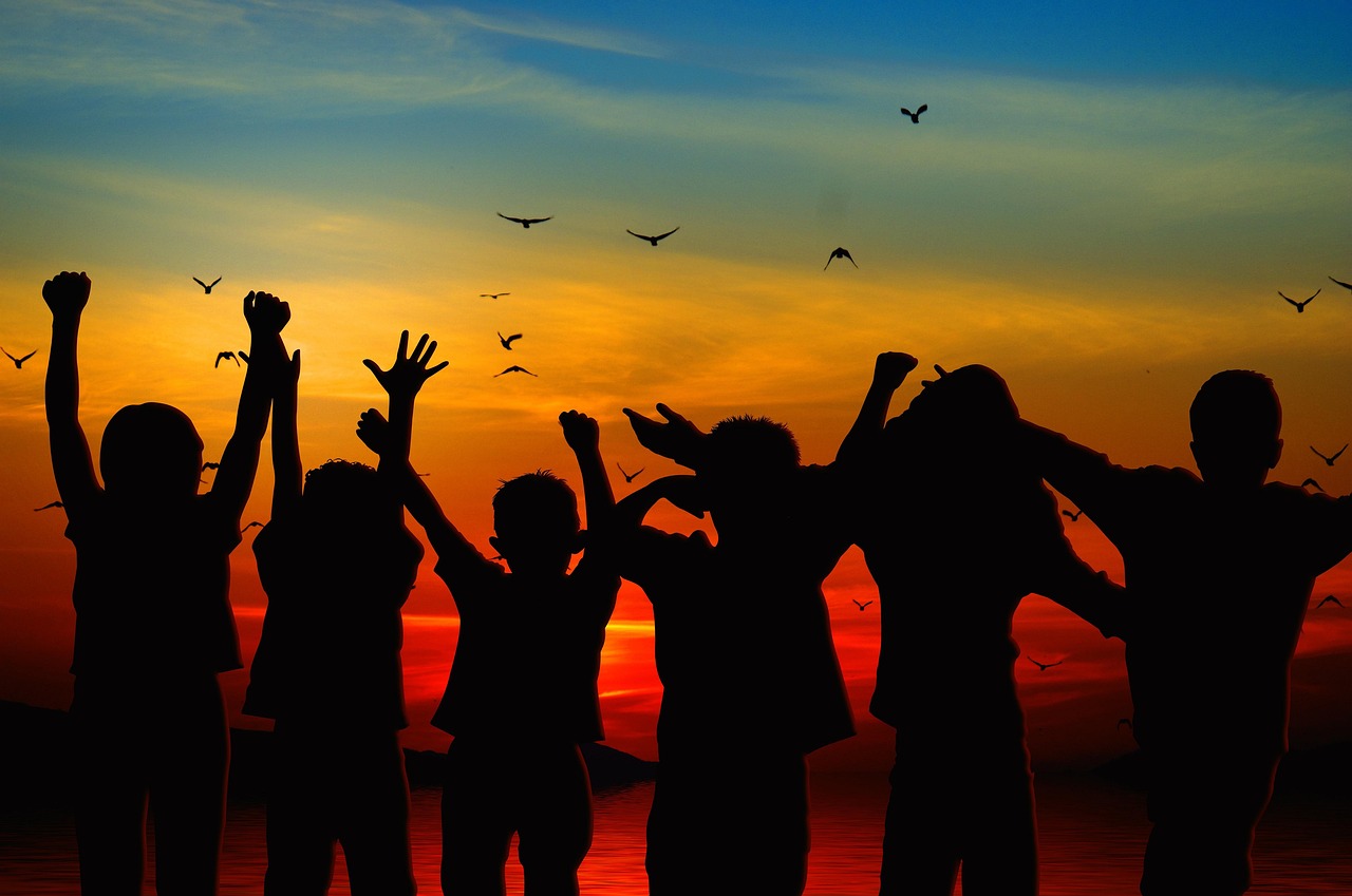 children, silhouette, cheers, positive, outlook, pleasure, light, seem, vacation, happy, enthusiasm, expectation, hope, future prospects, presentation, bright spot, sunset, clouds, heaven, colorful, refresh, young, dynamic, water, nature, reflection